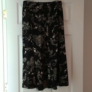 Maxi skirt cream flowers on black